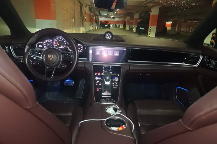 Used Porsche Panamera 2018 Panamera 4 E-Hybrid 2.9T Center Console