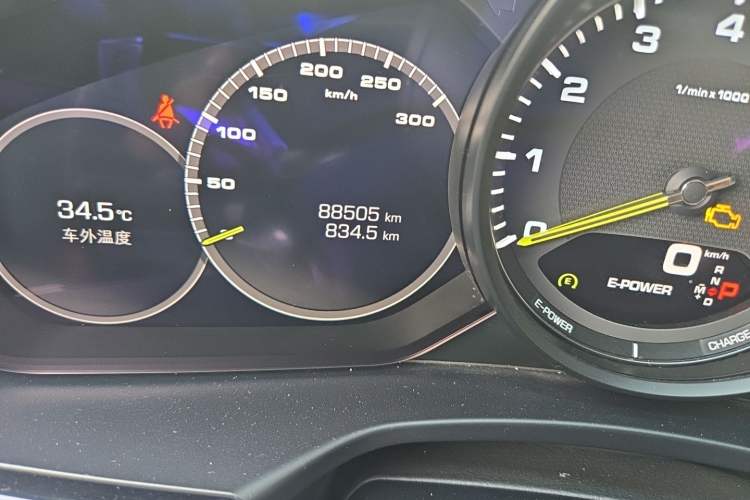 Used Porsche Panamera 2018 Panamera 4 E-Hybrid 2.9T Odometer Close Up