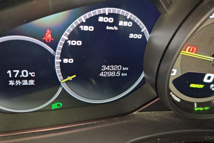 Used Porsche Panamera 2018 Panamera 4 E-Hybrid 2.9T Odometer Close Up