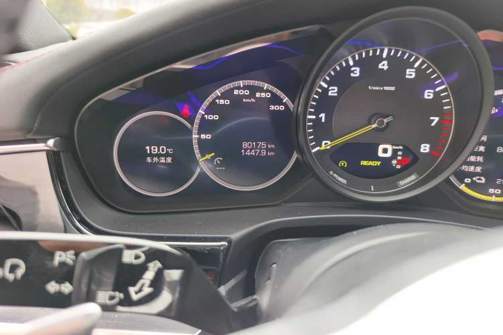 Used Porsche Panamera 2018 Panamera 4 E-Hybrid 2.9T Odometer Close Up