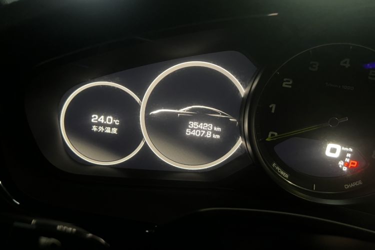 Used Porsche Panamera 2018 Panamera 4 E-Hybrid 2.9T Odometer Close Up