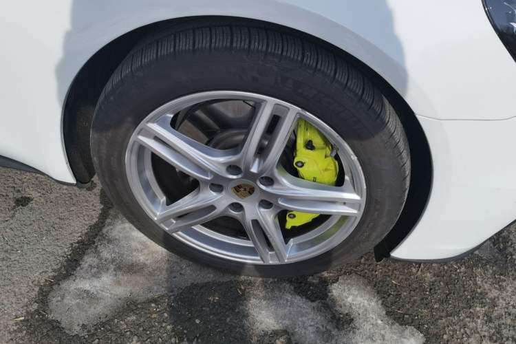 Used Porsche Panamera 2018 Panamera 4 E-Hybrid 2.9T Right Front Wheel Hub