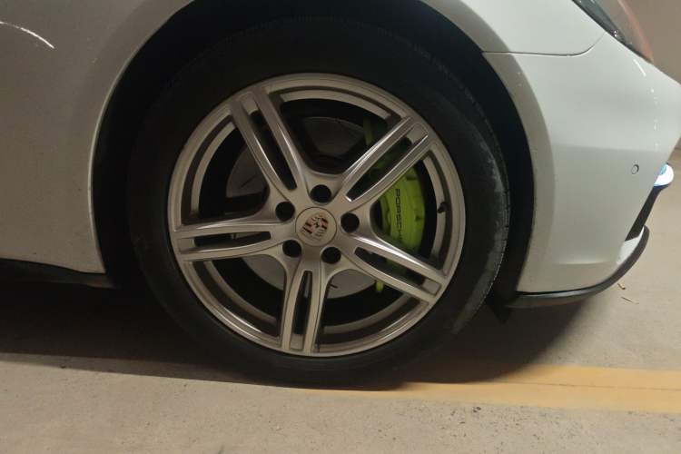 Used Porsche Panamera 2018 Panamera 4 E-Hybrid 2.9T Right Front Wheel Hub