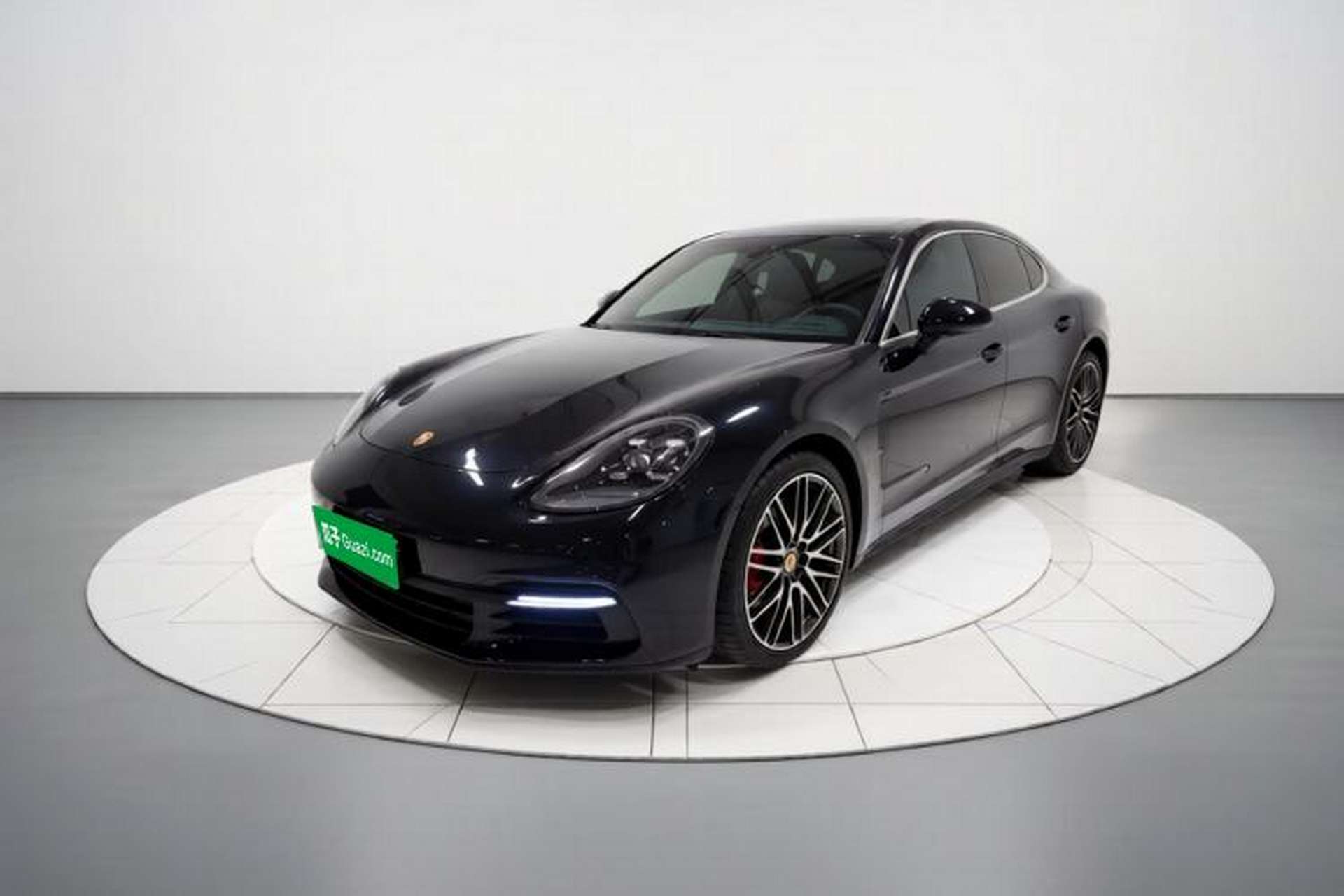 Used Porsche Panamera 2019 Panamera 2.9T Front Left 45 Deg
