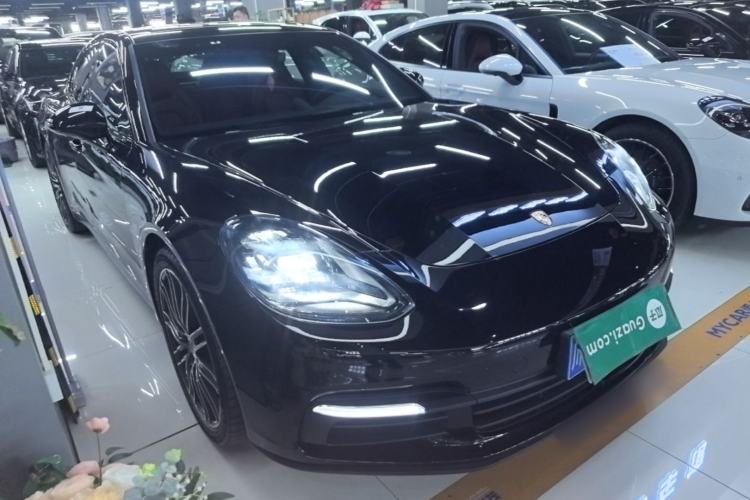 Used Porsche Panamera 2019 Panamera 2.9T Front Right 45 Deg