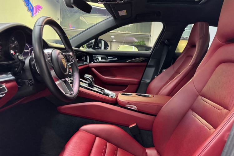 Used Porsche Panamera 2019 Panamera 2.9T Interior 4