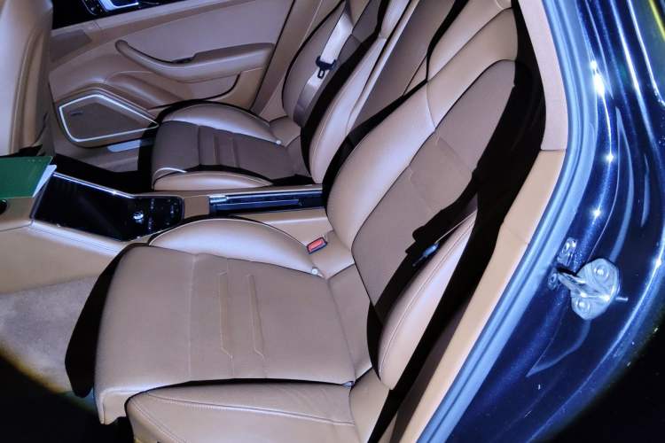 Used Porsche Panamera 2019 Panamera 4 Executive Long Wheelbase 2.9T Left Rear Seat