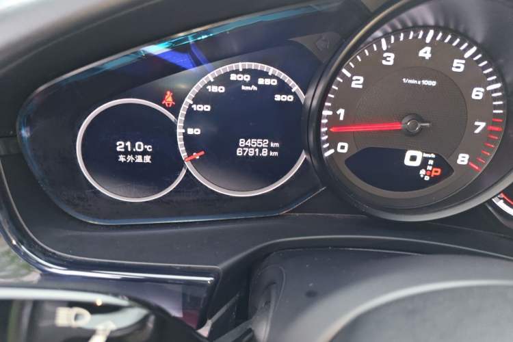 Used Porsche Panamera 2019 Panamera 2.9T Odometer Close Up