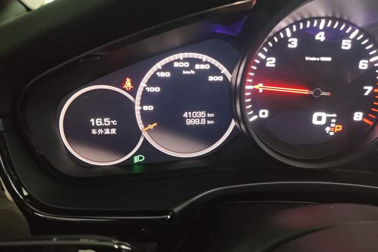 Used Porsche Panamera 2019 Panamera Executive Long Wheelbase 2.9T Odometer Close Up
