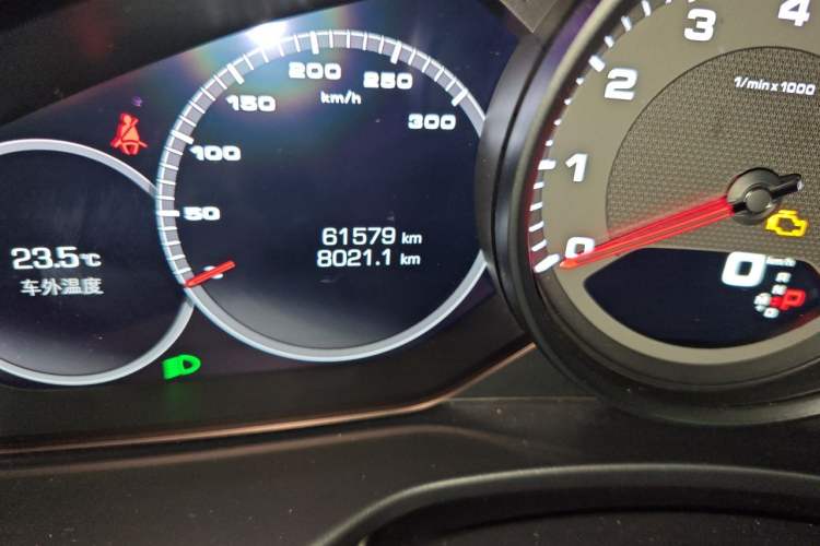 Used Porsche Panamera 2019 Panamera 2.9T Odometer Close Up