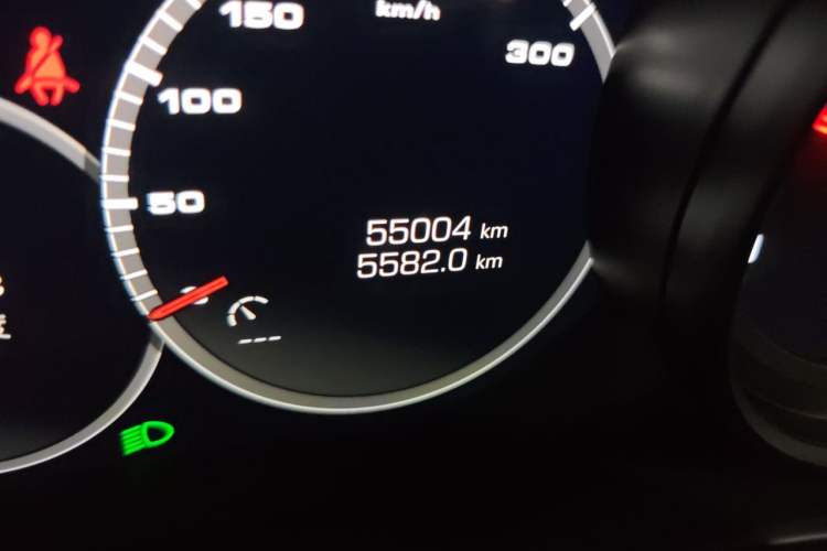 Used Porsche Panamera 2019 Panamera 2.9T Odometer Close Up