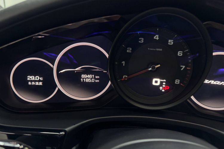 Used Porsche Panamera 2019 Panamera 2.9T Odometer Close Up