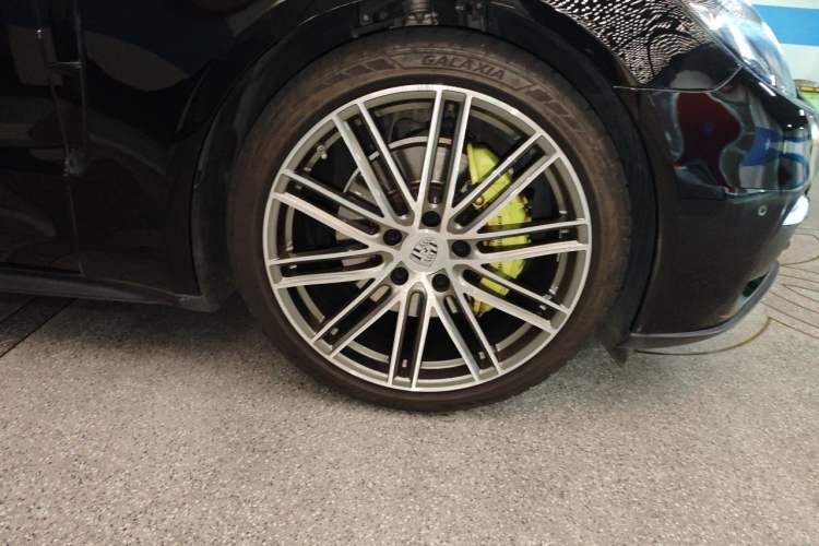 Used Porsche Panamera 2019 Panamera 2.9T Right Front Wheel Hub