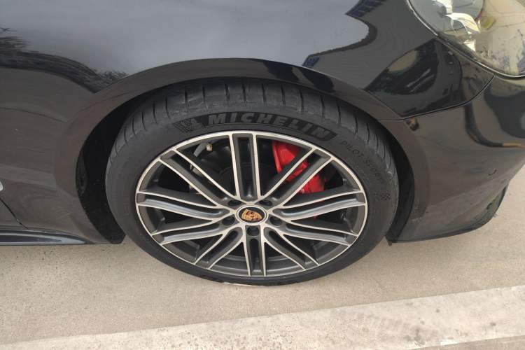 Used Porsche Panamera 2019 Panamera Executive Long Wheelbase 2.9T Right Front Wheel Hub