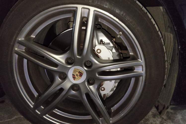 Used Porsche Panamera 2019 Panamera 4 Executive Long Wheelbase 2.9T Right Front Wheel Hub