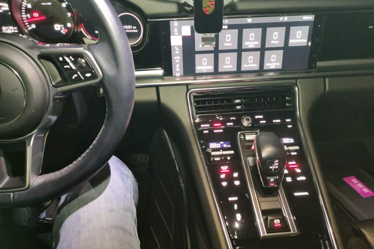 Used Porsche Panamera 2019 Panamera Executive Long Wheelbase 2.9T Audio And AC Panel