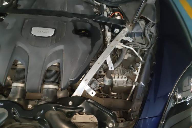Used Porsche Panamera 2019 Panamera 2.9T Engine Bay Left