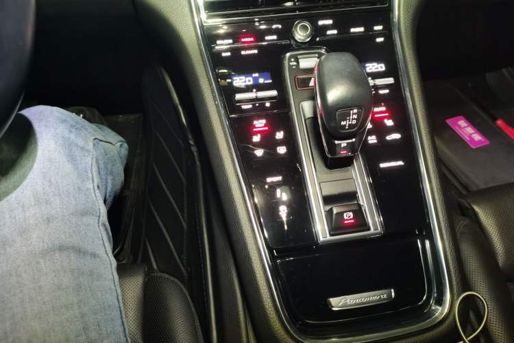 Used Porsche Panamera 2019 Panamera Executive Long Wheelbase 2.9T Gear Lever