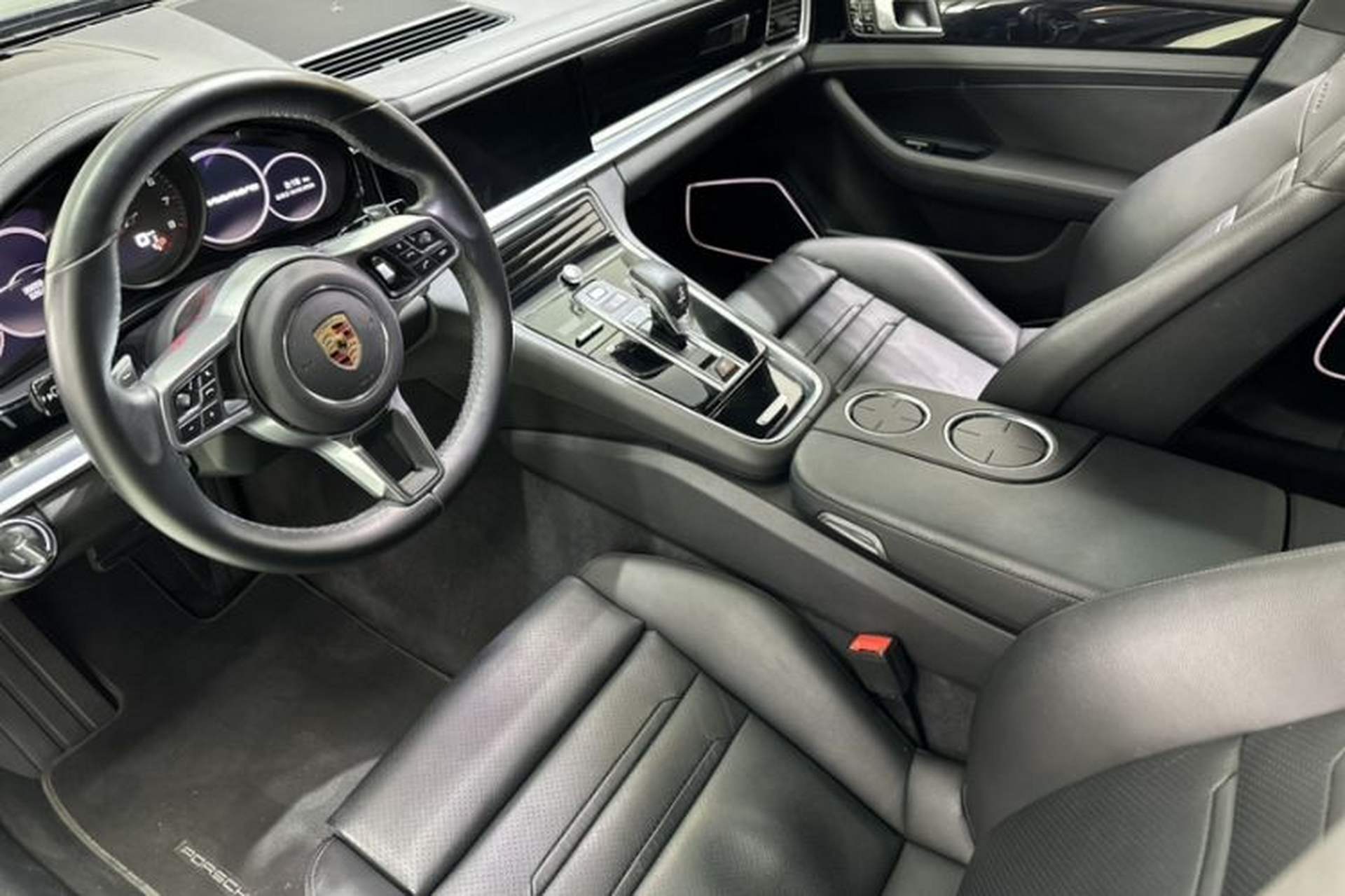 Used Porsche Panamera 2019 Panamera 2.9T Interior 4
