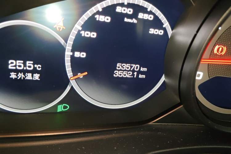 Used Porsche Panamera 2019 Panamera 2.9T Odometer Close Up