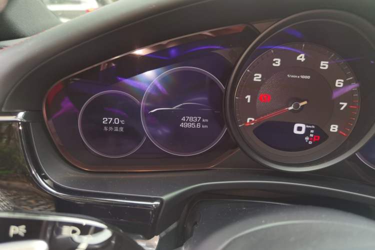 Used Porsche Panamera 2019 Panamera 2.9T Odometer Close Up