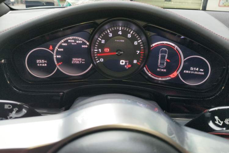 Used Porsche Panamera 2019 Panamera 2.9T Odometer Close Up