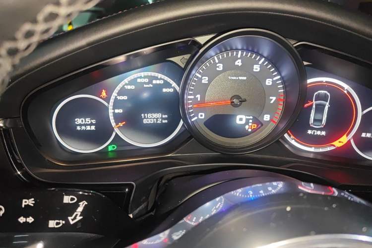 Used Porsche Panamera 2019 Panamera 4 Executive Long Wheelbase 2.9T Odometer Close Up