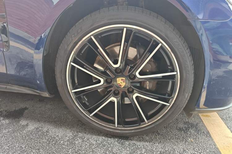 Used Porsche Panamera 2019 Panamera 2.9T Right Front Wheel Hub