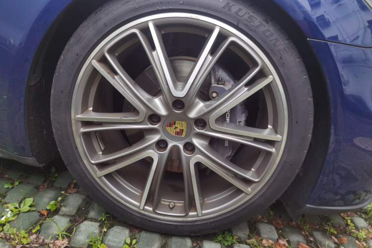 Used Porsche Panamera 2019 Panamera 2.9T Right Front Wheel Hub