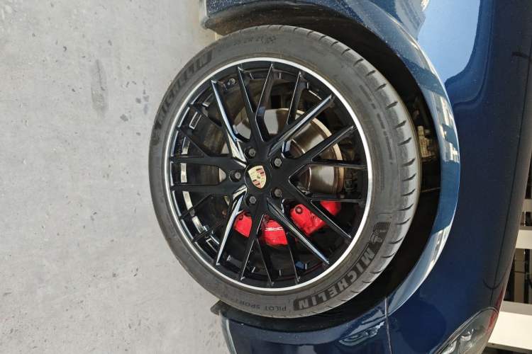Used Porsche Panamera 2019 Panamera 4 Sport Turismo 2.9T Right Front Wheel Hub