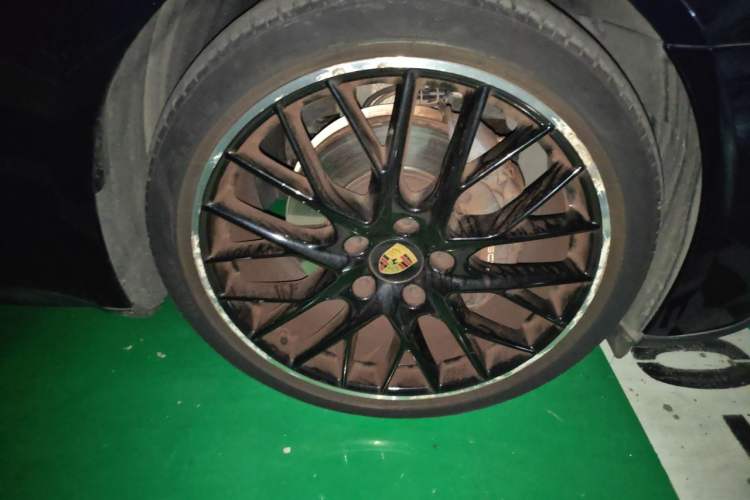 Used Porsche Panamera 2019 Panamera 4 Sport Turismo 2.9T Right Front Wheel Hub