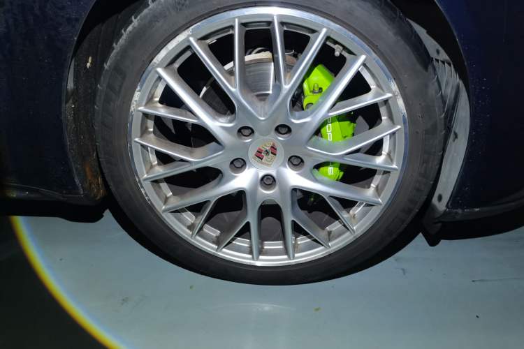Used Porsche Panamera 2019 Panamera Executive Long Wheelbase 2.9T Right Front Wheel Hub
