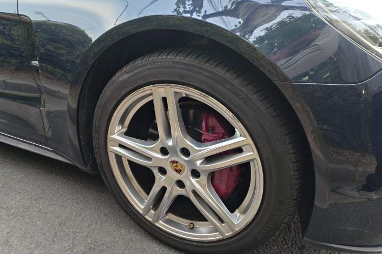 Used Porsche Panamera 2019 Panamera Executive Long Wheelbase 2.9T Right Front Wheel Hub