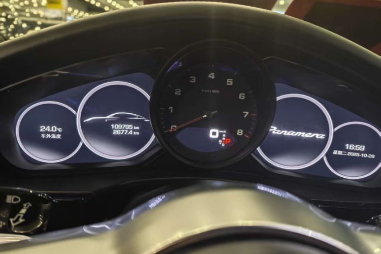 Used Porsche Panamera 2019 Panamera 2.9T Odometer Close Up