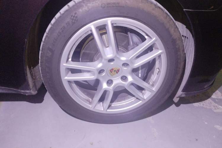 Used Porsche Panamera 2019 Panamera 4 Executive Long Wheelbase 2.9T Right Front Wheel Hub