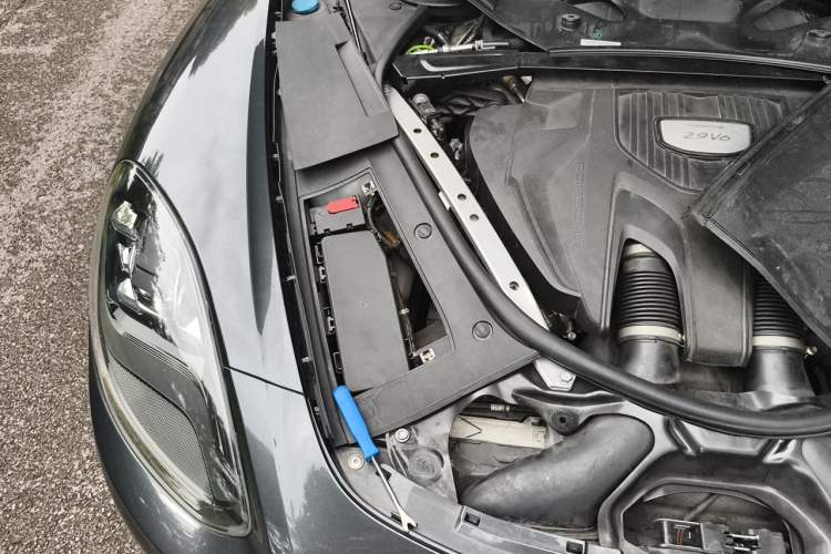 Used Porsche Panamera 2019 Panamera 2.9T Engine Bay Right