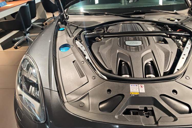 Used Porsche Panamera 2019 Panamera 2.9T Engine Bay Right