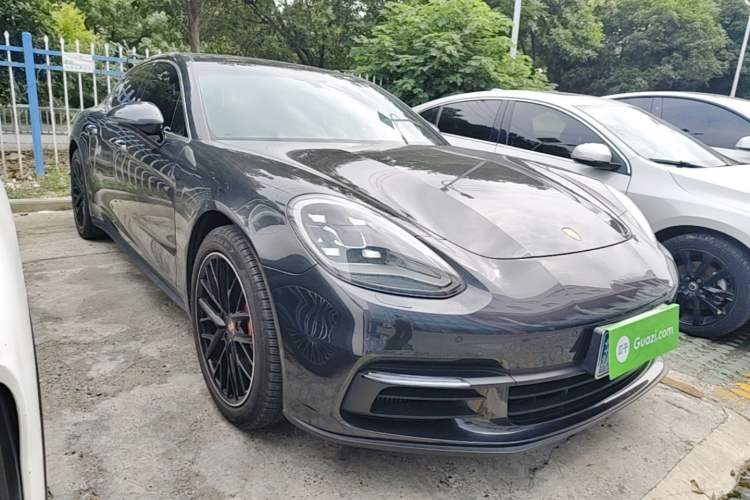 Used Porsche Panamera 2019 Panamera 2.9T Front Right 45 Deg