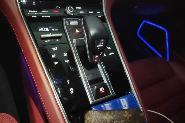 Used Porsche Panamera 2019 Panamera 4 Executive Long Wheelbase 2.9T Gear Lever