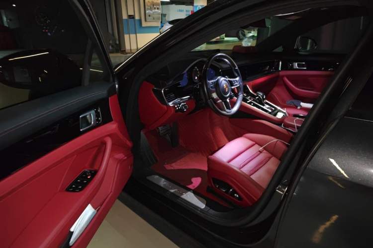 Used Porsche Panamera 2019 Panamera 2.9T Interior 3