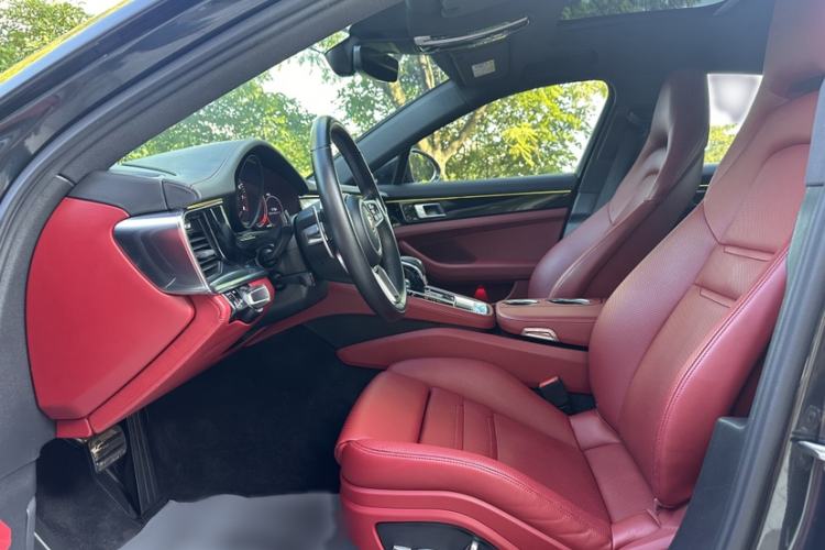Used Porsche Panamera 2019 Panamera 2.9T Interior 4