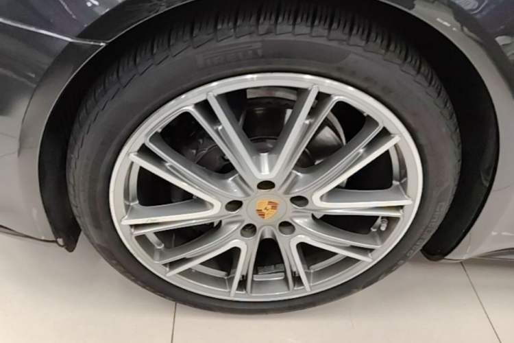 Used Porsche Panamera 2019 Panamera 2.9T Left Front Wheel Hub