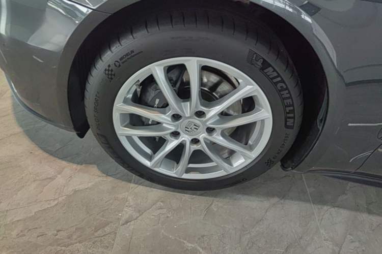 Used Porsche Panamera 2019 Panamera 2.9T Left Front Wheel Hub