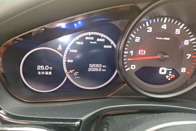Used Porsche Panamera 2019 Panamera 2.9T Odometer Close Up