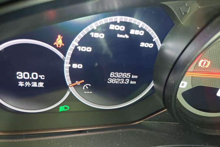 Used Porsche Panamera 2019 Panamera 2.9T Odometer Close Up
