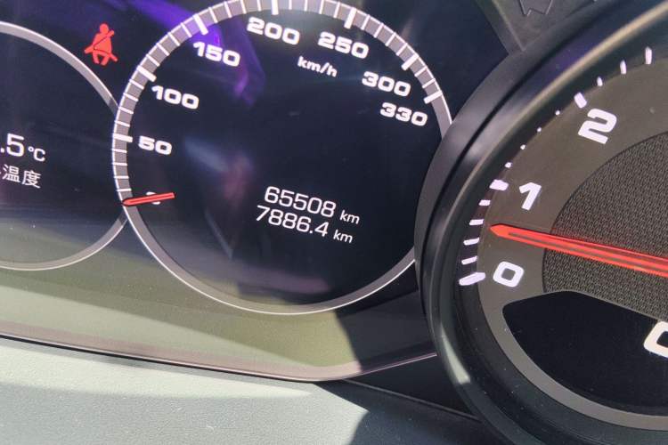 Used Porsche Panamera 2019 Panamera 2.9T Odometer Close Up