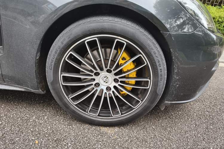 Used Porsche Panamera 2019 Panamera 2.9T Right Front Wheel Hub