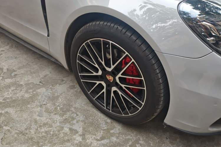 Used Porsche Panamera 2019 Panamera 2.9T Right Front Wheel Hub