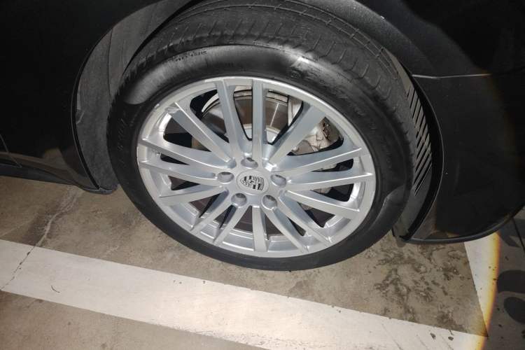 Used Porsche Panamera 2019 Panamera Executive Long Wheelbase 2.9T Right Front Wheel Hub