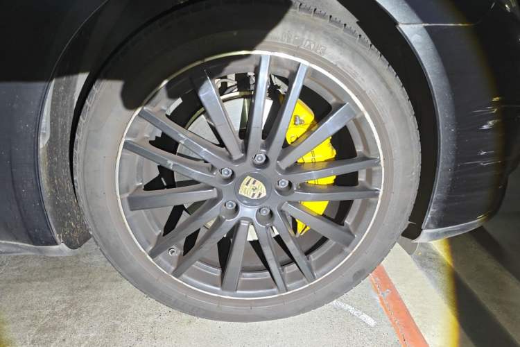 Used Porsche Panamera 2019 Panamera 2.9T Right Front Wheel Hub